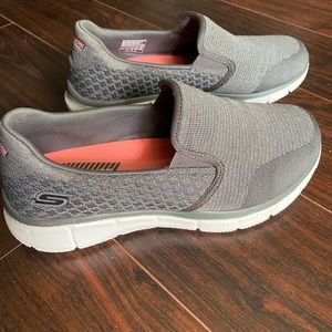 Skechers size 8.5 slip on sneakers